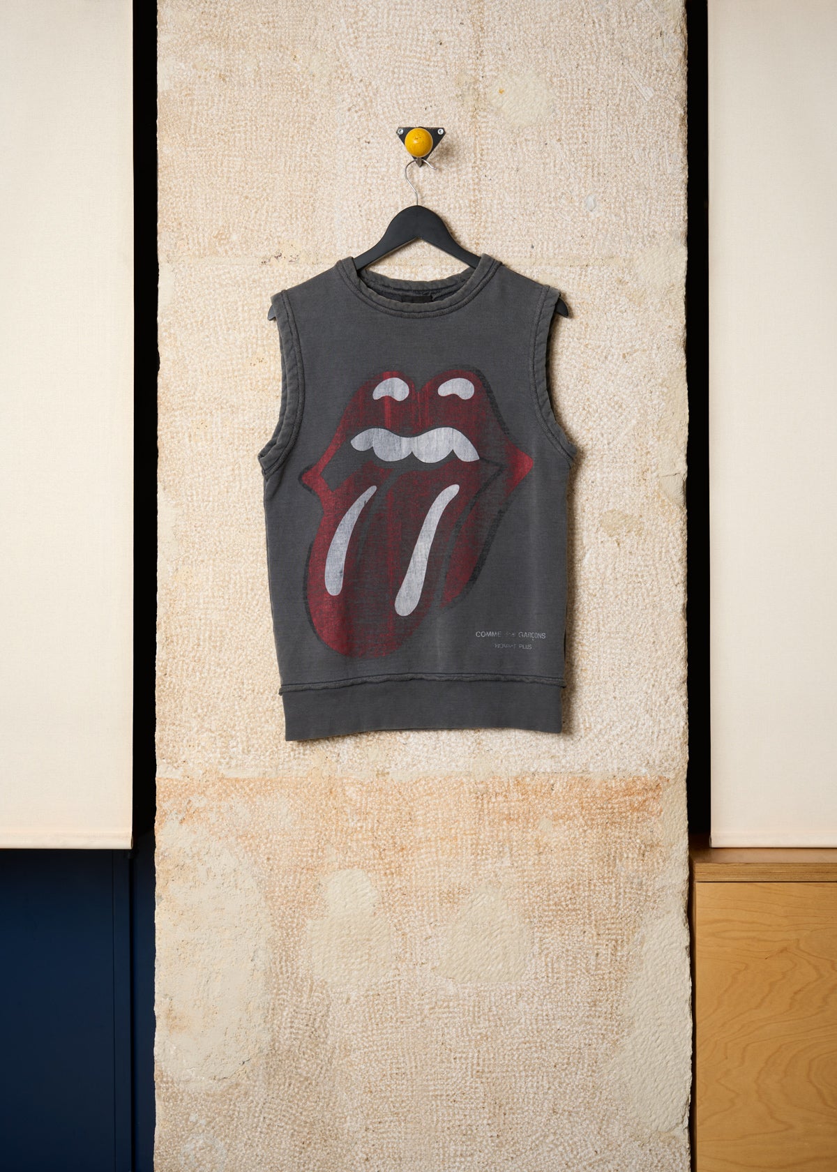 HOMME PLUS GREY FADED ROLLING STONES SLEEVLESS SWEASTHIRT SS2006 - SMALL