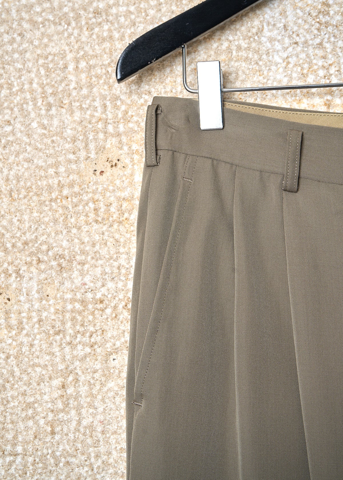 HOMME OLIVE SATEEN SOFT WOOL PLEATED PANTS 1991 - LARGE