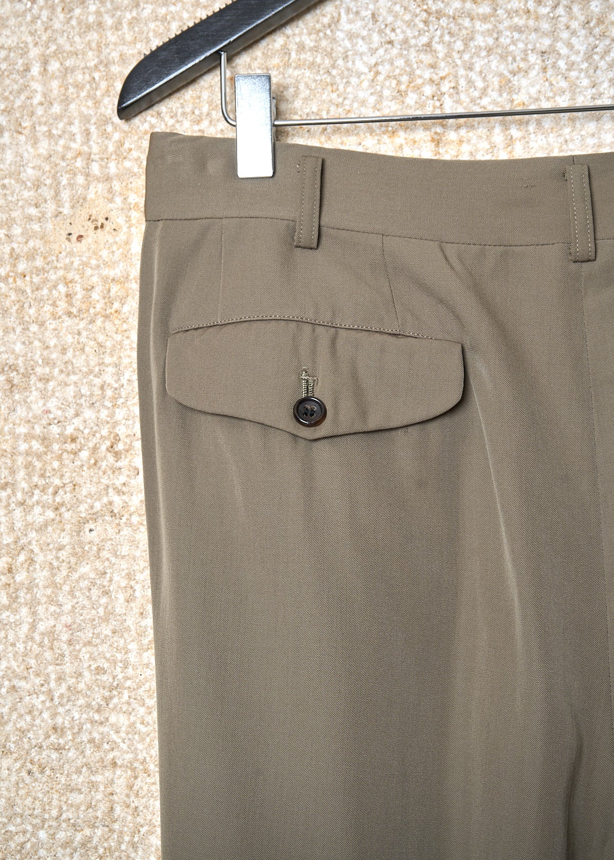 HOMME OLIVE SATEEN SOFT WOOL PLEATED PANTS 1991 - LARGE